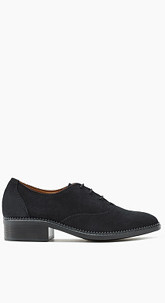 Zeitloser Schnürschuh aus Rauleder