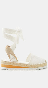 Espadrilles mit Lochstickerei und Plateau-Sohle