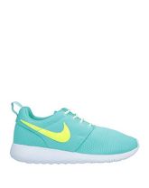 NIKE Low Sneakers & Tennisschuhe