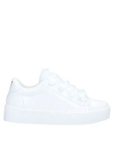 GUESS Low Sneakers & Tennisschuhe