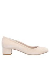LUISA B. Pumps