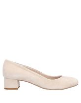 LUISA B. Pumps