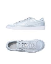 NIKE Low Sneakers & Tennisschuhe