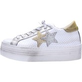 2 Stars  Sneaker 2053