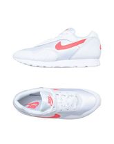 NIKE Low Sneakers & Tennisschuhe