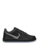 NIKE Low Sneakers & Tennisschuhe