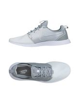 NIKE Low Sneakers & Tennisschuhe