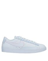 NIKE Low Sneakers & Tennisschuhe