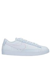 NIKE Low Sneakers & Tennisschuhe