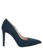 LUISA B. Pumps