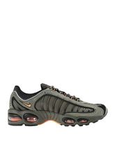 NIKE Low Sneakers & Tennisschuhe